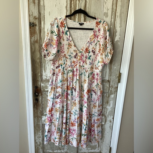 Midi Swiss Dot Shirred Dress in Carrie Floral color - size 2 (18/20) - Picture 3 of 14